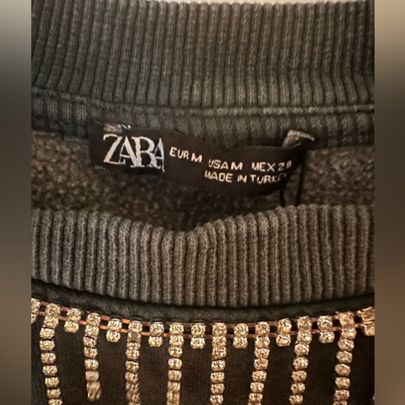 Brand new Zara sweatshirt with jewel neckline. Size medium - Picture 3 of 8